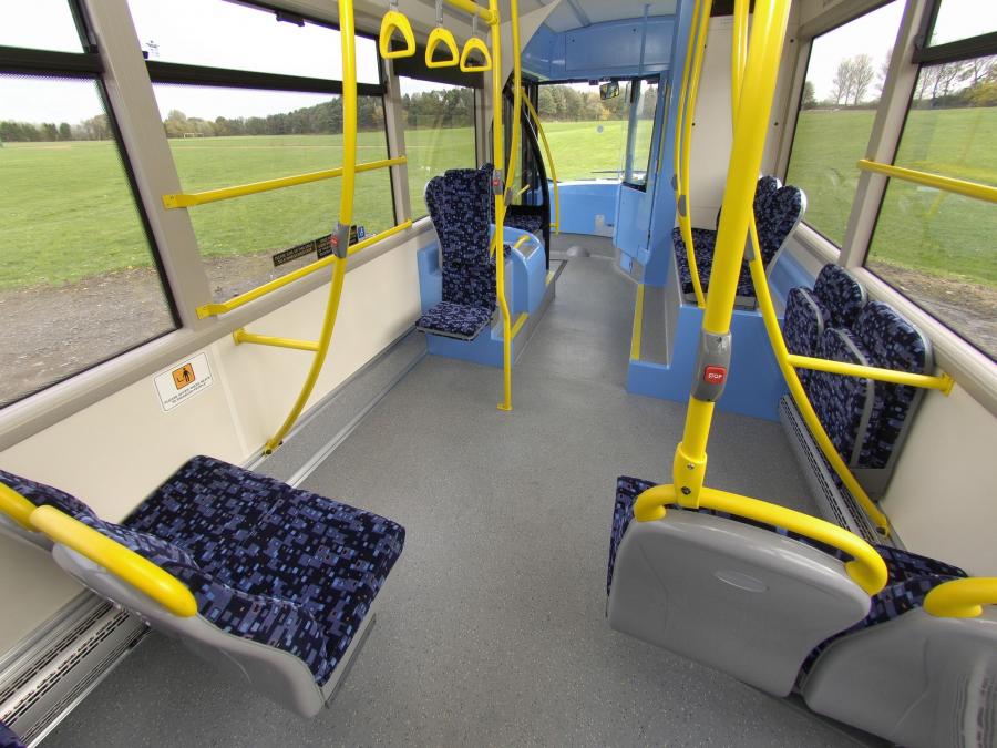 Интерьер Alexander Dennis Enviro300 2007 года  (фото 10 из 15)